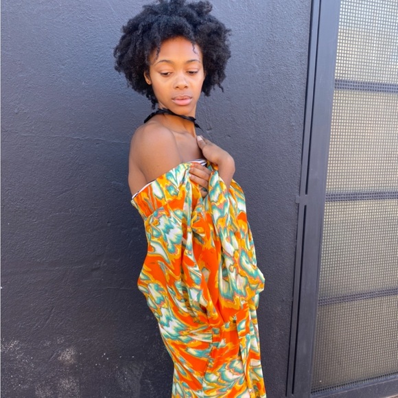 Feather and gold chain necklace designed and handmade in my Los Angeles atelier - Picture 6 of 7